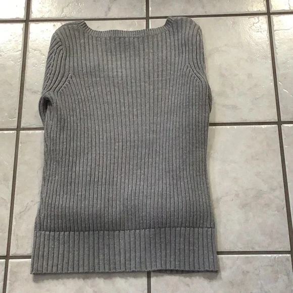 DKNY Jeans Sweater - Picture 6 of 7